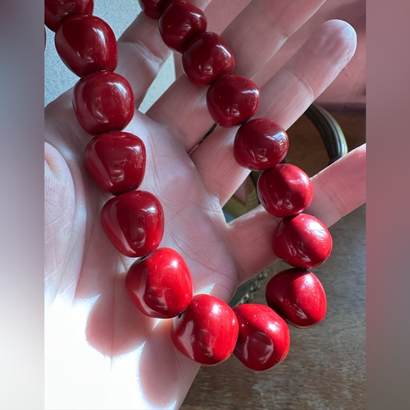 1950's Crown Trifari Red Delicious Lucite Apple Bead MCM Necklace - Picture 3 of 5